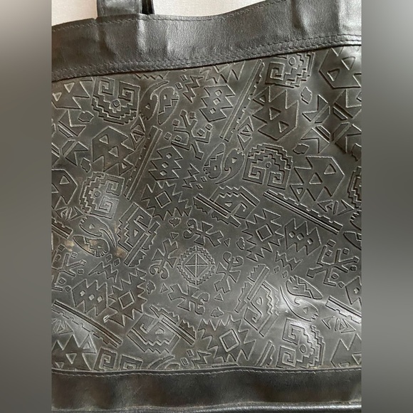 Frederic M black leather tote shopping bag etched pattern, turn lock clasp - Picture 5 of 8